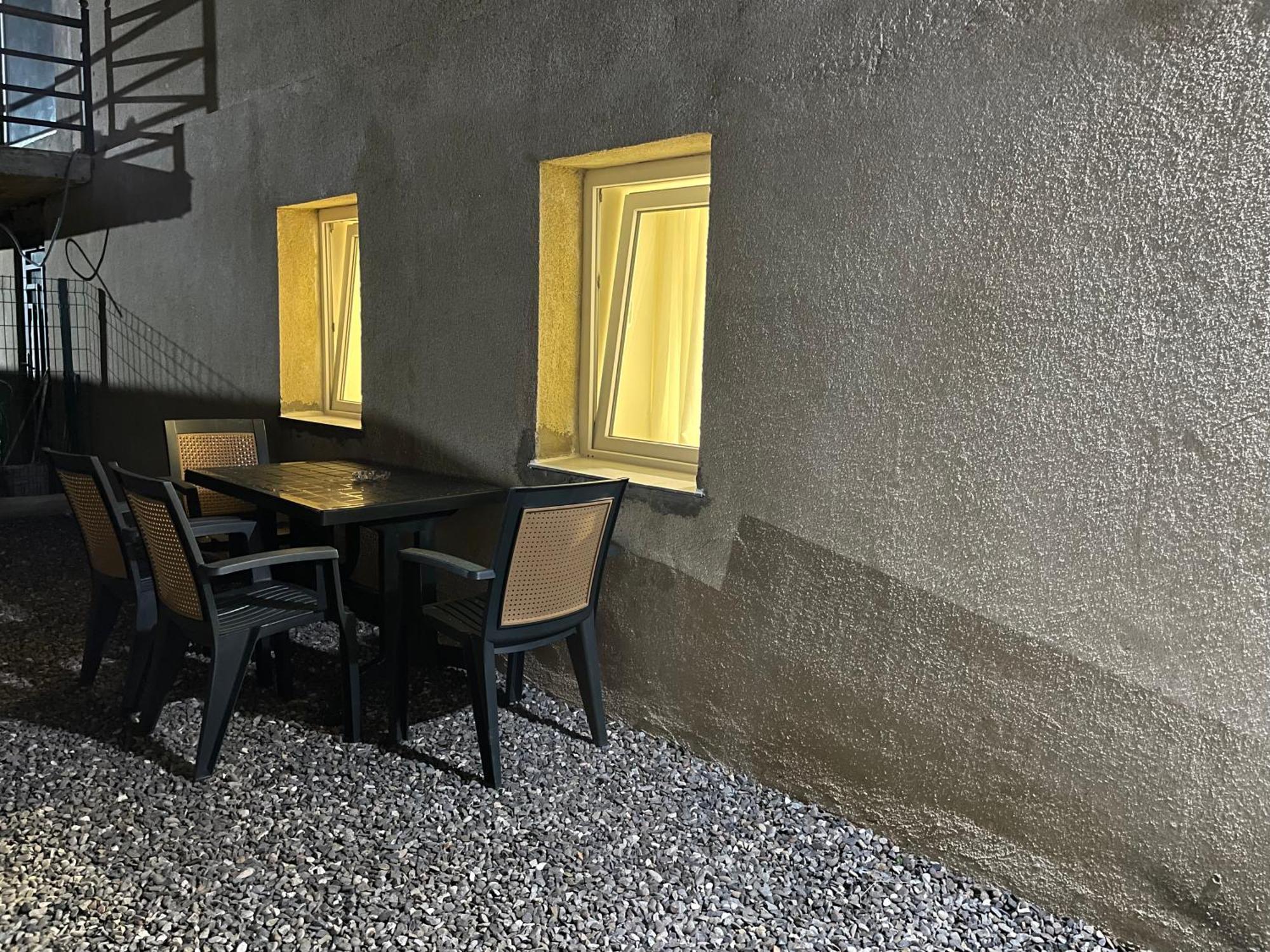 White Stones Apartment Kutaisi Bagian luar foto