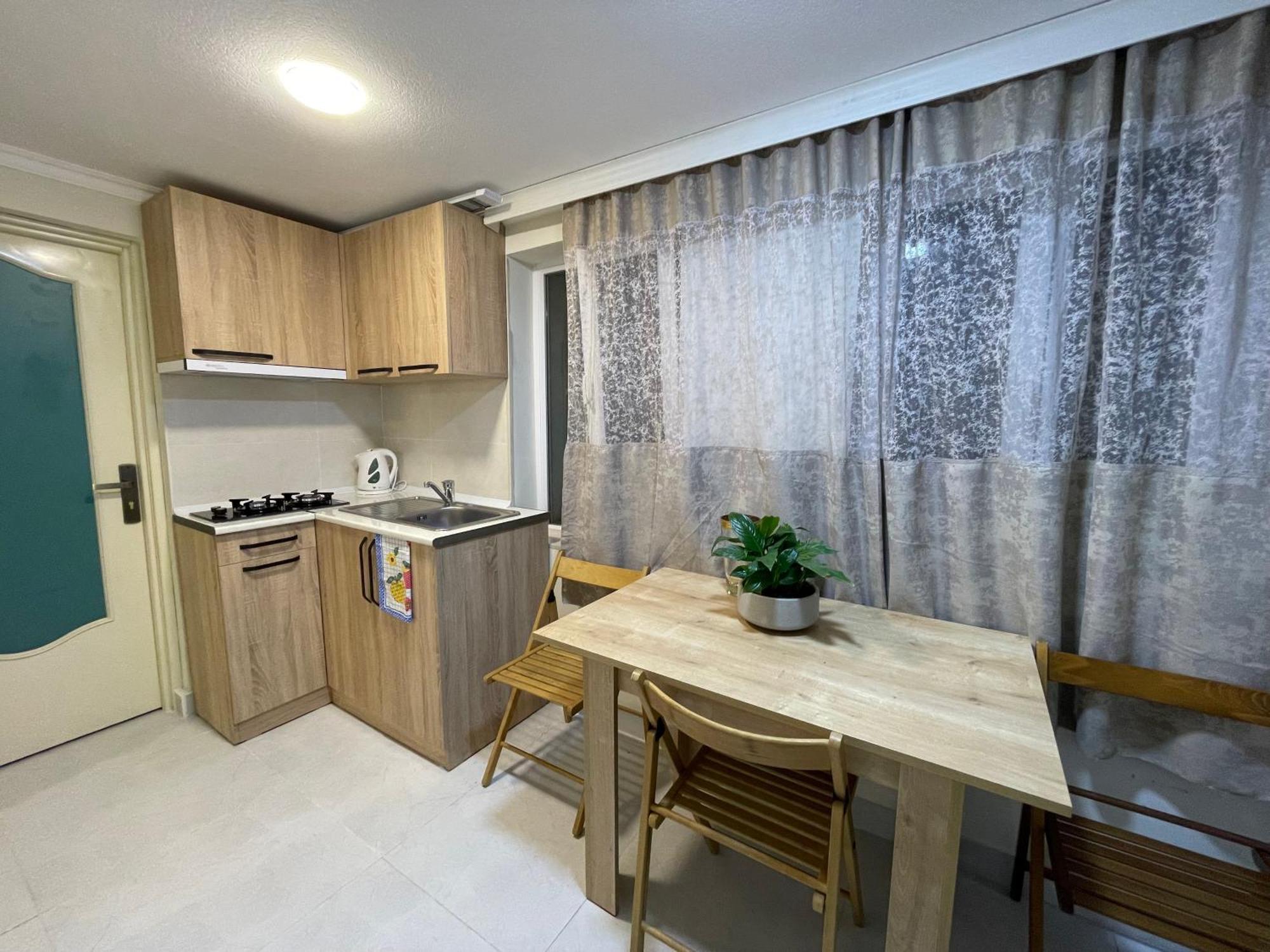 White Stones Apartment Kutaisi Bagian luar foto