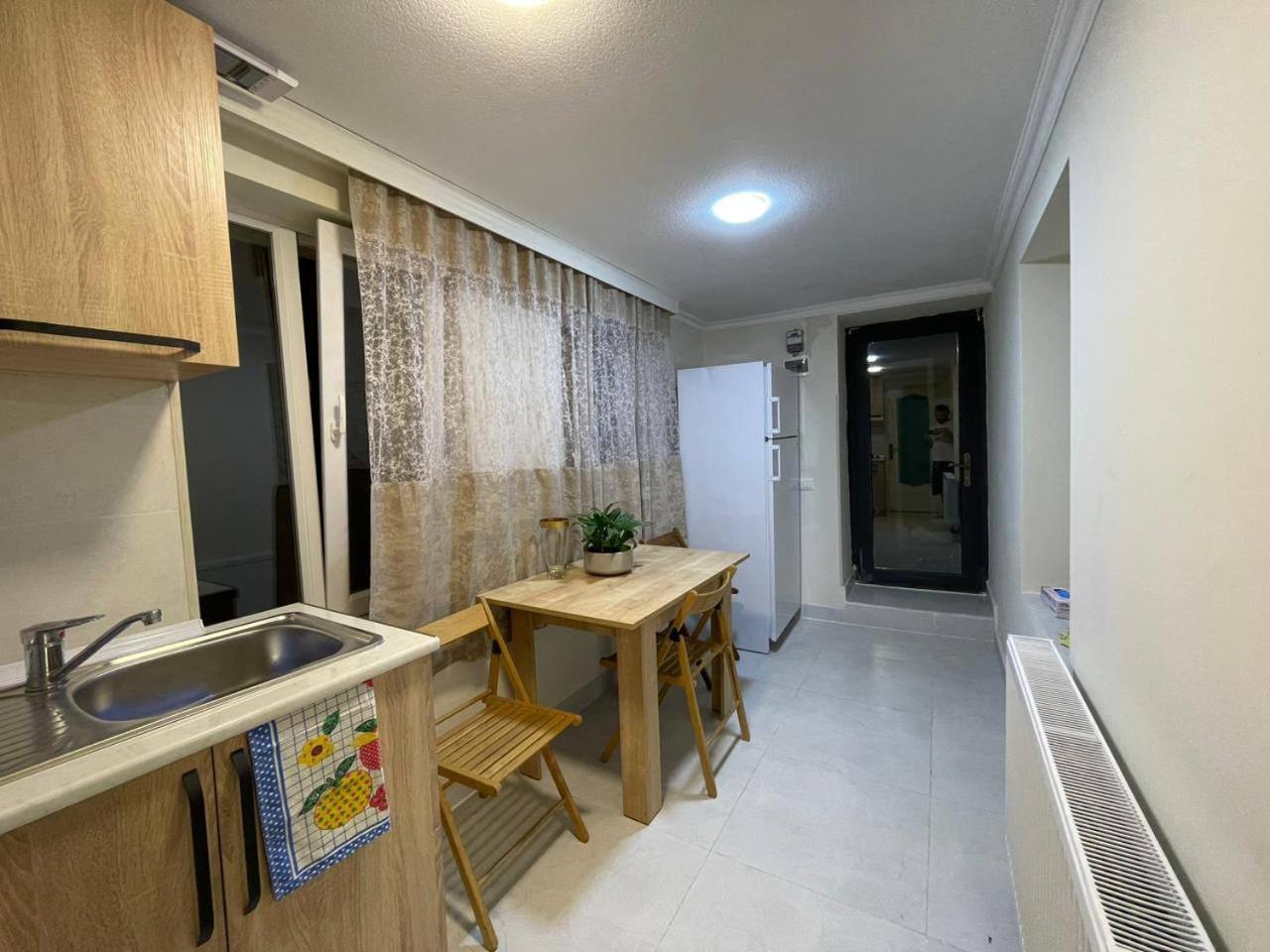 White Stones Apartment Kutaisi Bagian luar foto